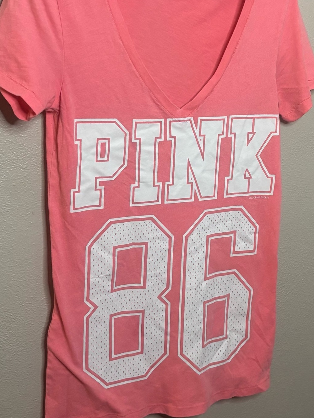 Victoria’s Secret PINK 86 Varsity Graphic V Neck Tee Neon Pink White Y2K vintage